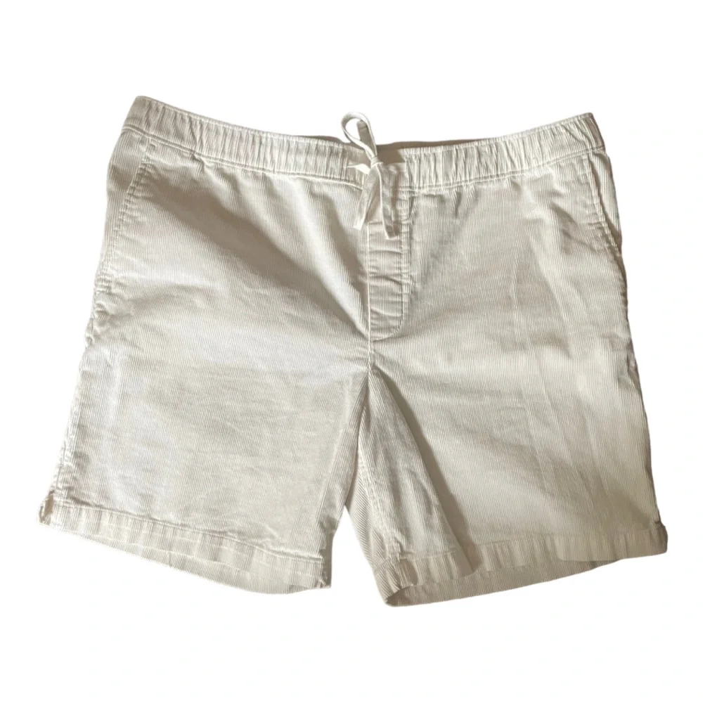 Size XL TALL Banana Republic white corduroy shorts